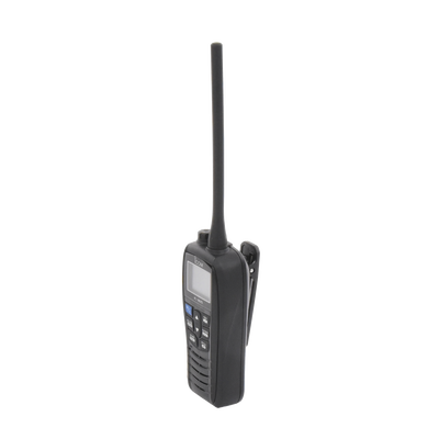 ICM25BLK  ICOM  - Radio portátil marino color negro, 5 W de potencia RF, 0.5 W de salida de audio, flotante, sumergible IPX7, Tx: 156.025-157.425MHz, Rx: 156.050-163.275MHz , incluye batería de 1500mAh, cargador, antena clip y correa de mano