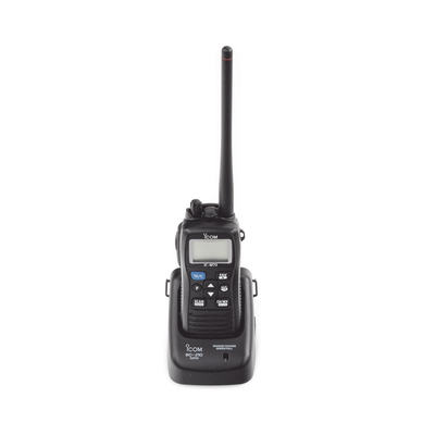 IC-M73  ICOM -  Radio portátil marino, 6 W de potencia RF, sumergible IPX8, 700mW de potencia de audio, rango de frecuencia Tx:156.025-157.425MHz, Rx:156.050-163.275MHz. Incluye Batería, antena, clip, cargador, cable de encendedor y correa.